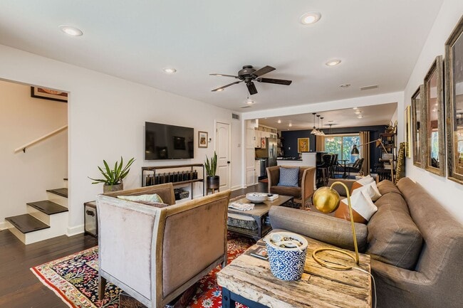 Building Photo - Downtown Austin 2 BD/ 2.5 BA Condo For Lease!