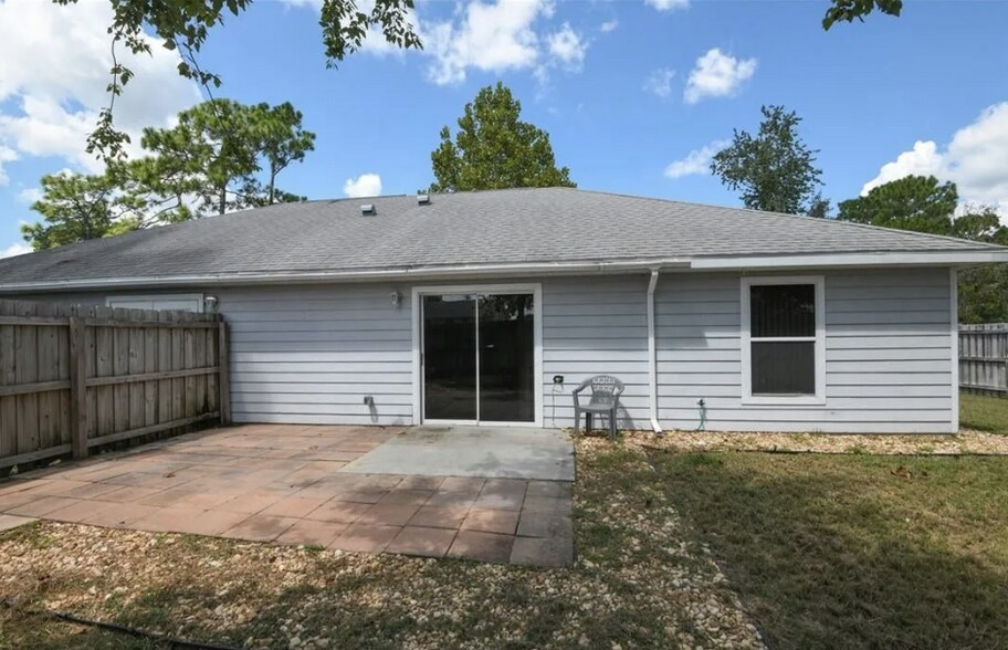 Building Photo - 2131 N Pine Cone Ave