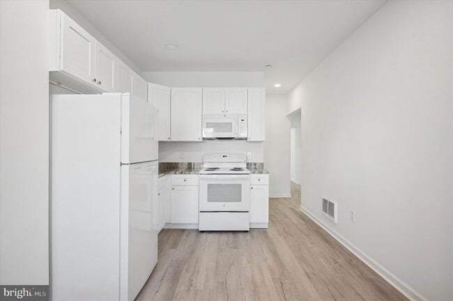 Building Photo - 4926 W Thompson St