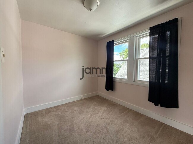 Building Photo - 1330 Cranford-Unit #3