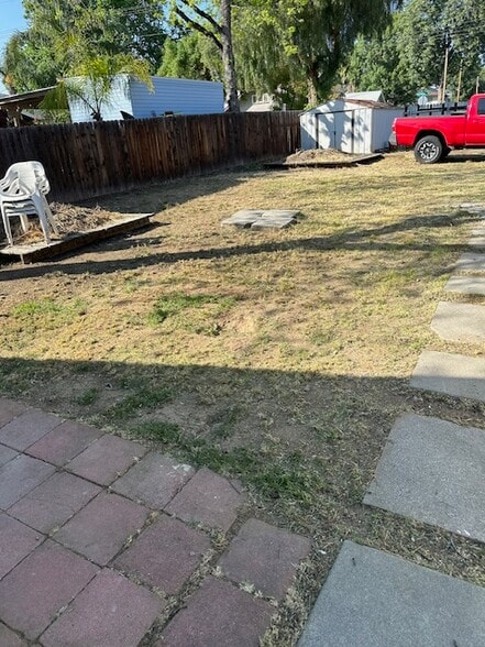 large fenced yard - 4201 El Dorado St