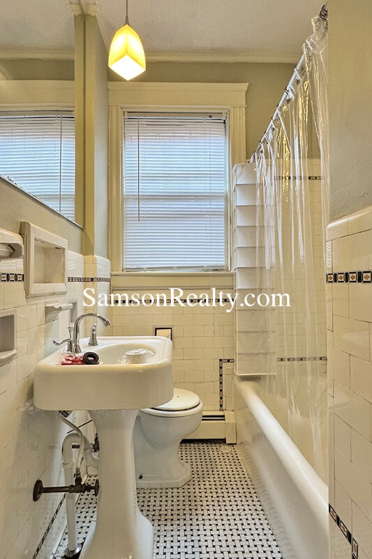 Building Photo - 96 Medway St