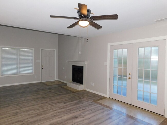 Building Photo - REMODLED