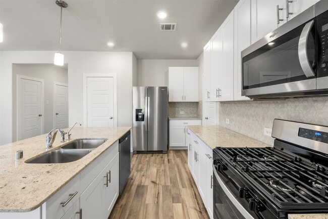 Building Photo - 18719 Chisholm Mdws Dr