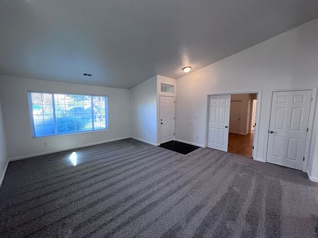 Building Photo - 672 Napa Ct