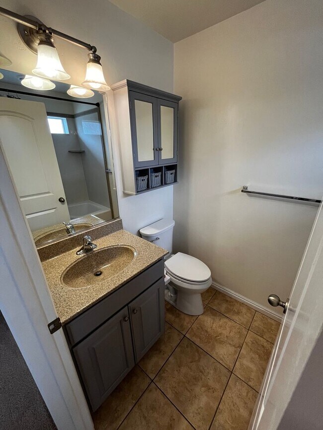 Building Photo - Beautiful 6 Bedroom/3.5 Bath Home in Springville!