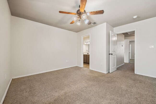 Building Photo - Available Now! Nice 3 Bedroom, 2.5 Bath Duplex located in New Braunfels!