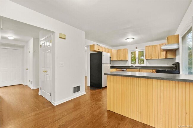 Building Photo - 47 Hommocks Rd