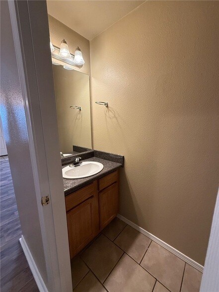 Building Photo - 2151 Skyler Dr