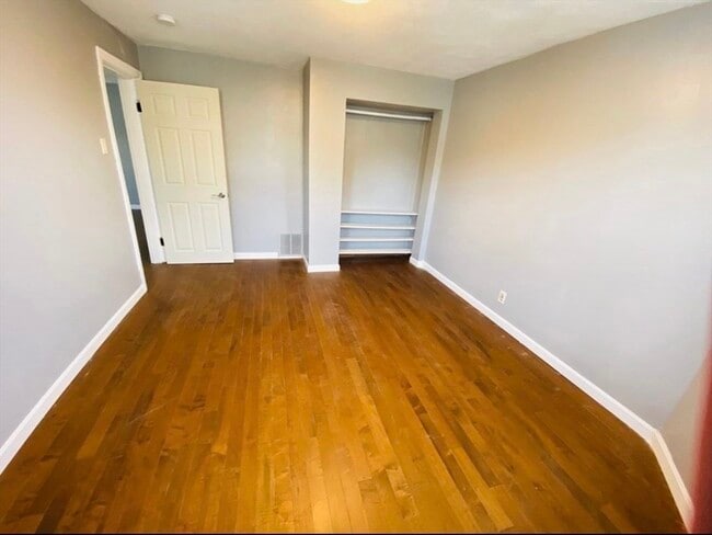 Building Photo - 37 Maverick St