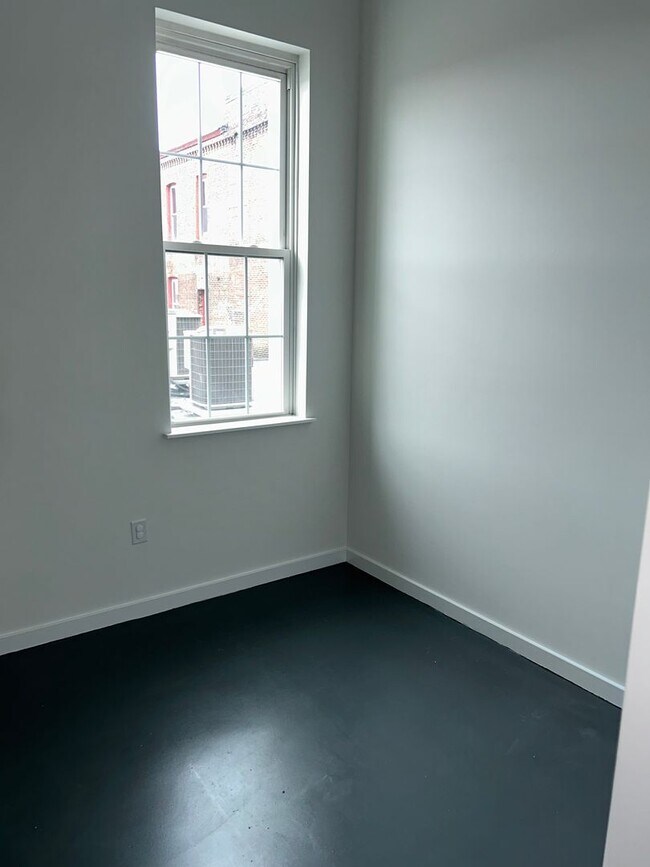 Building Photo - 1710 N 5th St