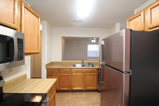 Building Photo - Spacious 2-Bed, 1-Bath Gulf Breeze Duplex Just Past the National Seashore with Updated Kitchen, F...