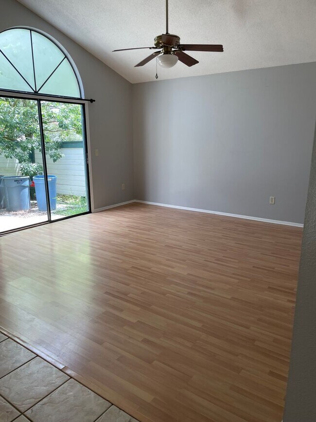 Building Photo - 3000 Weymouth Ct