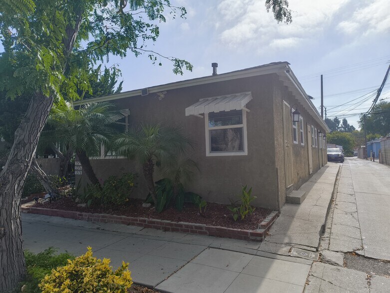 Building Photo - 3374 Cerritos Ave