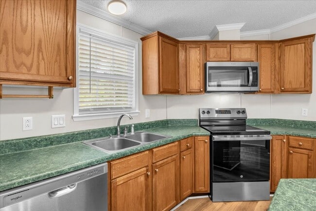 Building Photo - 2 Bedroom 2 Bathroom Home