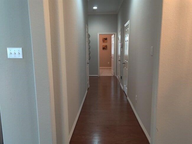 Building Photo - 13401 Indigo Sands Dr