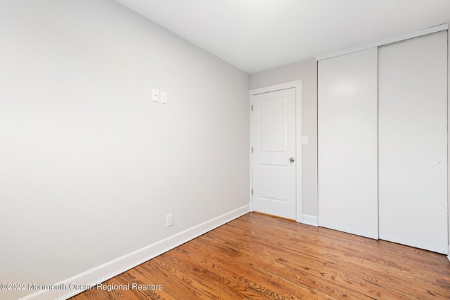 Building Photo - 2 Middlesex Rd