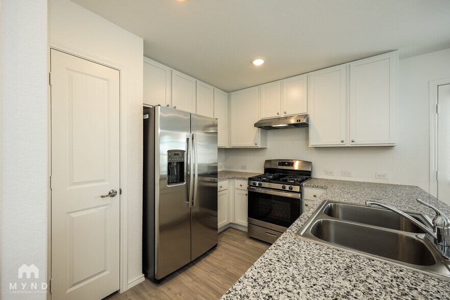 Building Photo - 939 Cook Bnd