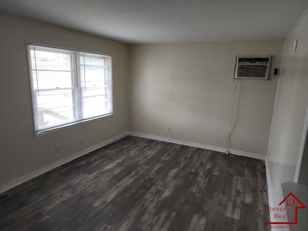 Building Photo - 1202 Pleasant View Dr