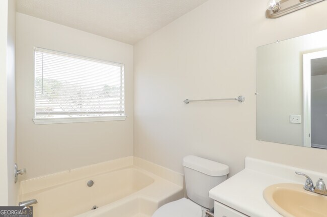 Building Photo - 145 W Village Ct