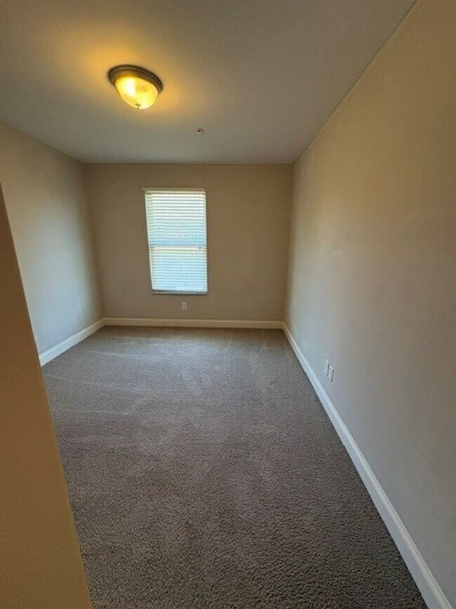 Building Photo - NOW AVAILABLE IN BRIDGEMILL - TOWNHOME