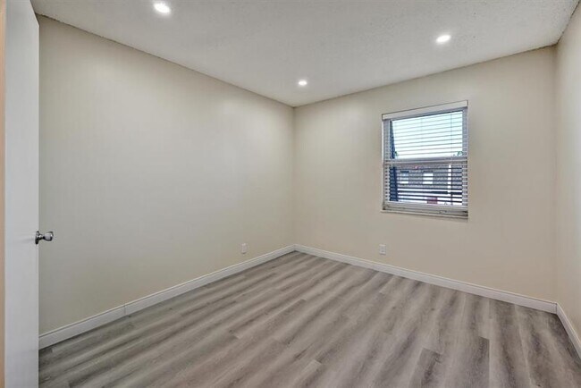 Building Photo - 3336 Quail Close