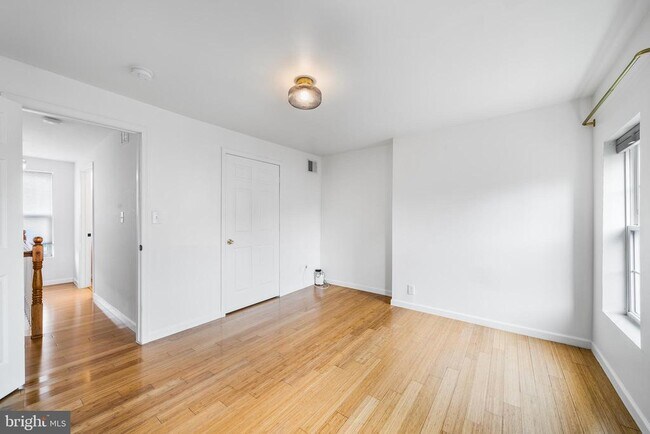 Building Photo - 2454 Amber St