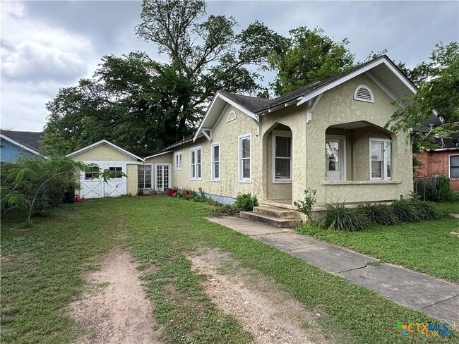 Building Photo - 507 N Gonzales St