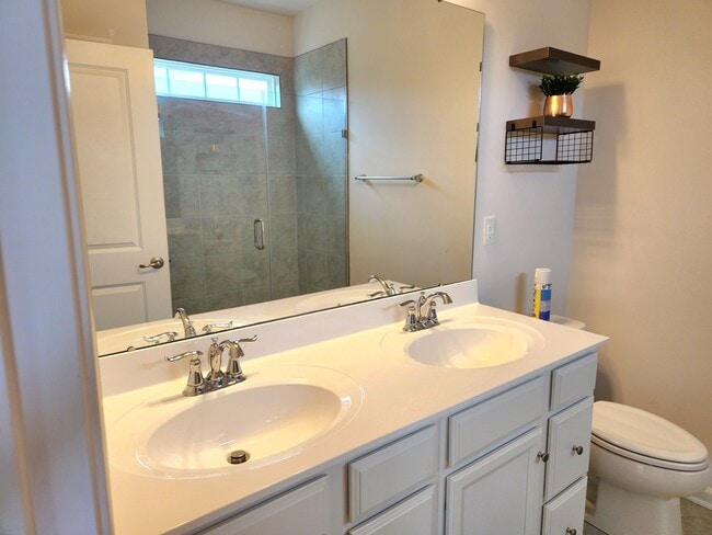 Master bathroom - 2588 Grantham Place Dr