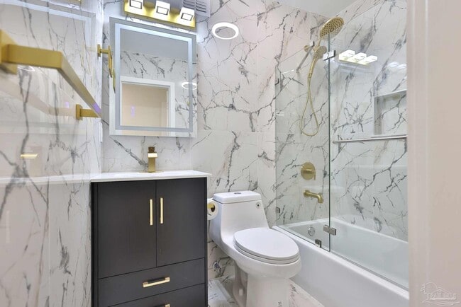 Building Photo - 3795 Summer Dr