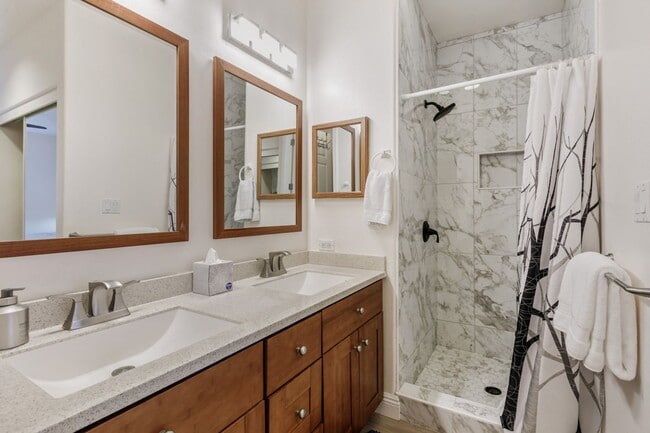 Building Photo - Furnished 2 Bedroom Condo at Kona Sea Ridge