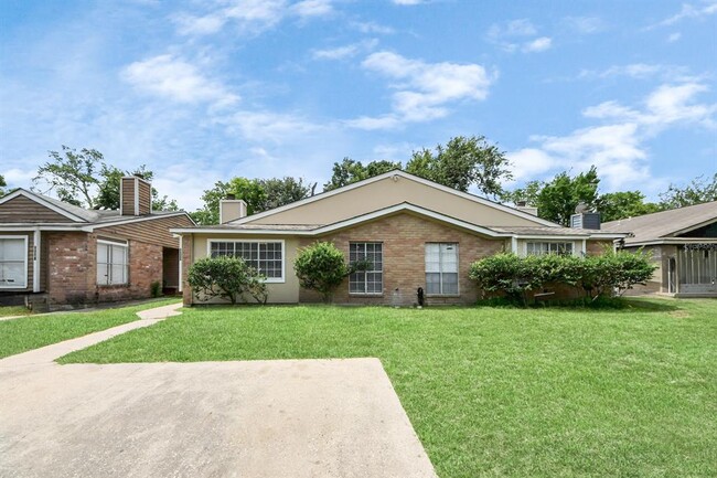 Building Photo - 5526 Farley Dr