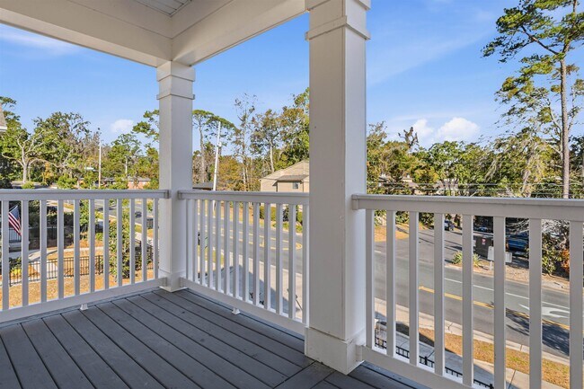 Building Photo - 411 Glenview Dr
