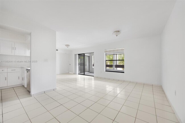 Building Photo - 9140 SW 123rd Ct