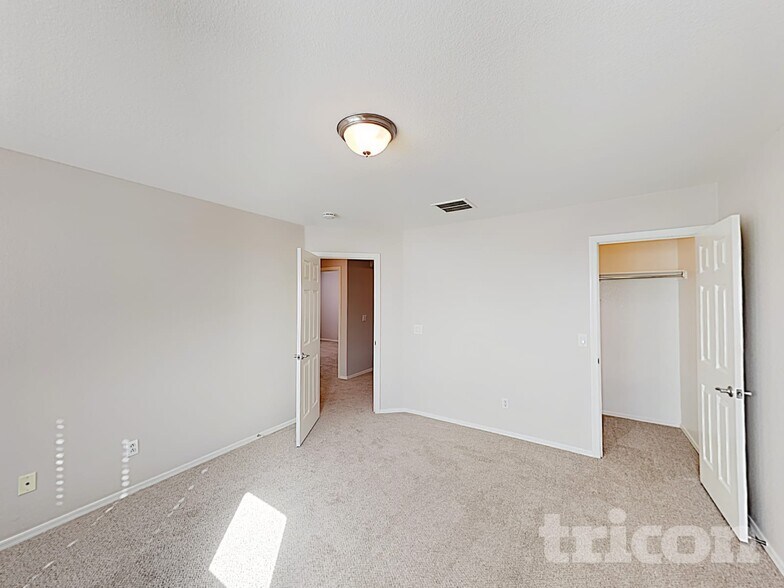 Building Photo - 45654 W Meadows Ln