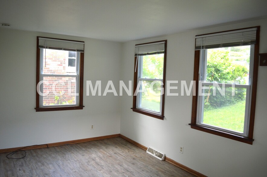 Building Photo - 1717 Loftsgordon Ave