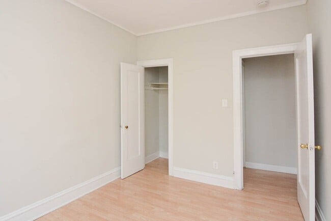 Building Photo - 4856 N Damen Ave