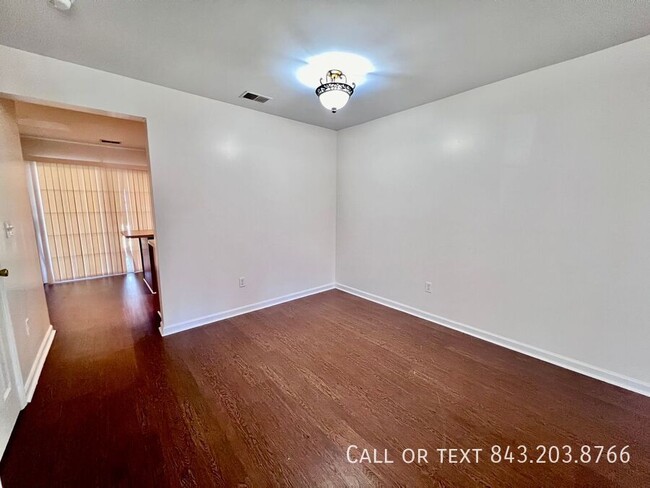 Building Photo - 7975 Shadow Oak Dr
