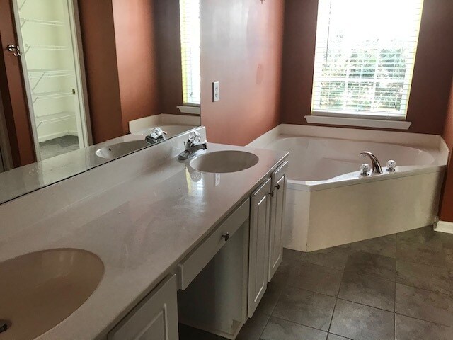 Building Photo - 503 Walkingstick Way