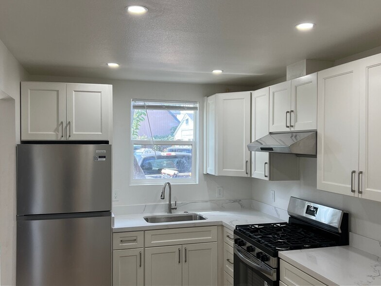 Building Photo - 1585 Sebastopol Rd