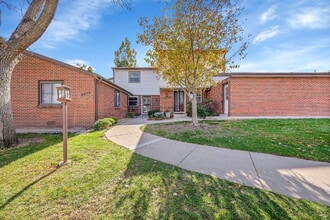 Building Photo - $2,500.00, 2-bed, 2.5 bath located in Denver.