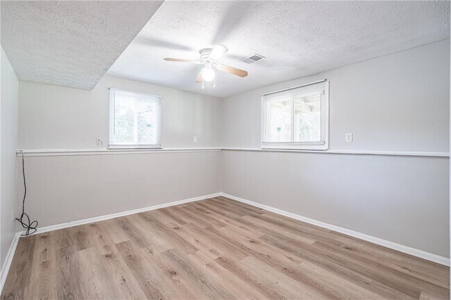 Building Photo - 2407 Redfield Dr