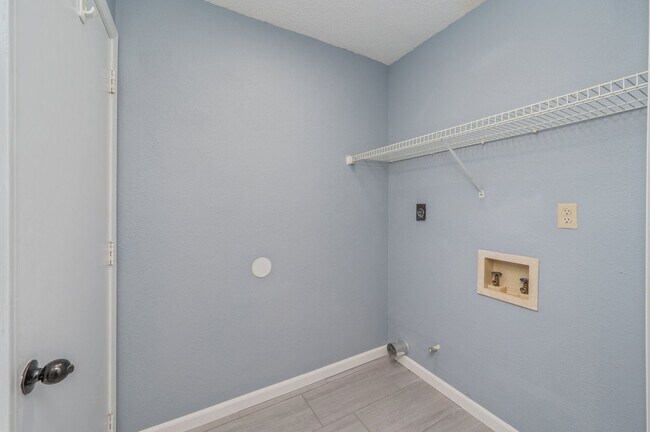 Building Photo - Completely Renovated Home in Niceville!