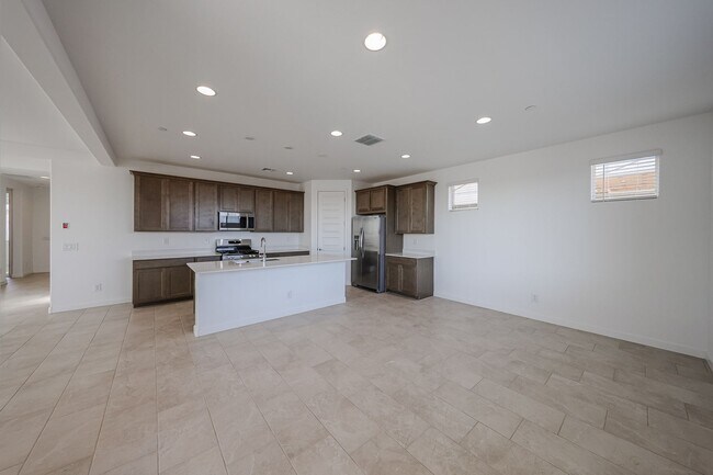 Building Photo - 4-Bedroom Home in Mystic at Lake Pleasant