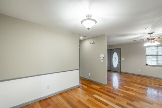 Building Photo - 3/ 2 Home for Rent