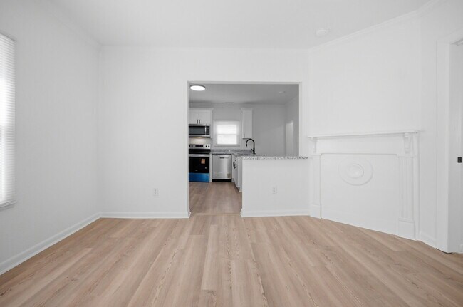 Building Photo - GORGEOUS REMODELED 1 BEDROOM APARTMENT IN HISTORIC PORT NORFOLK!