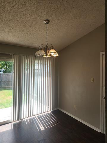 Building Photo - 828 Woodrock Dr