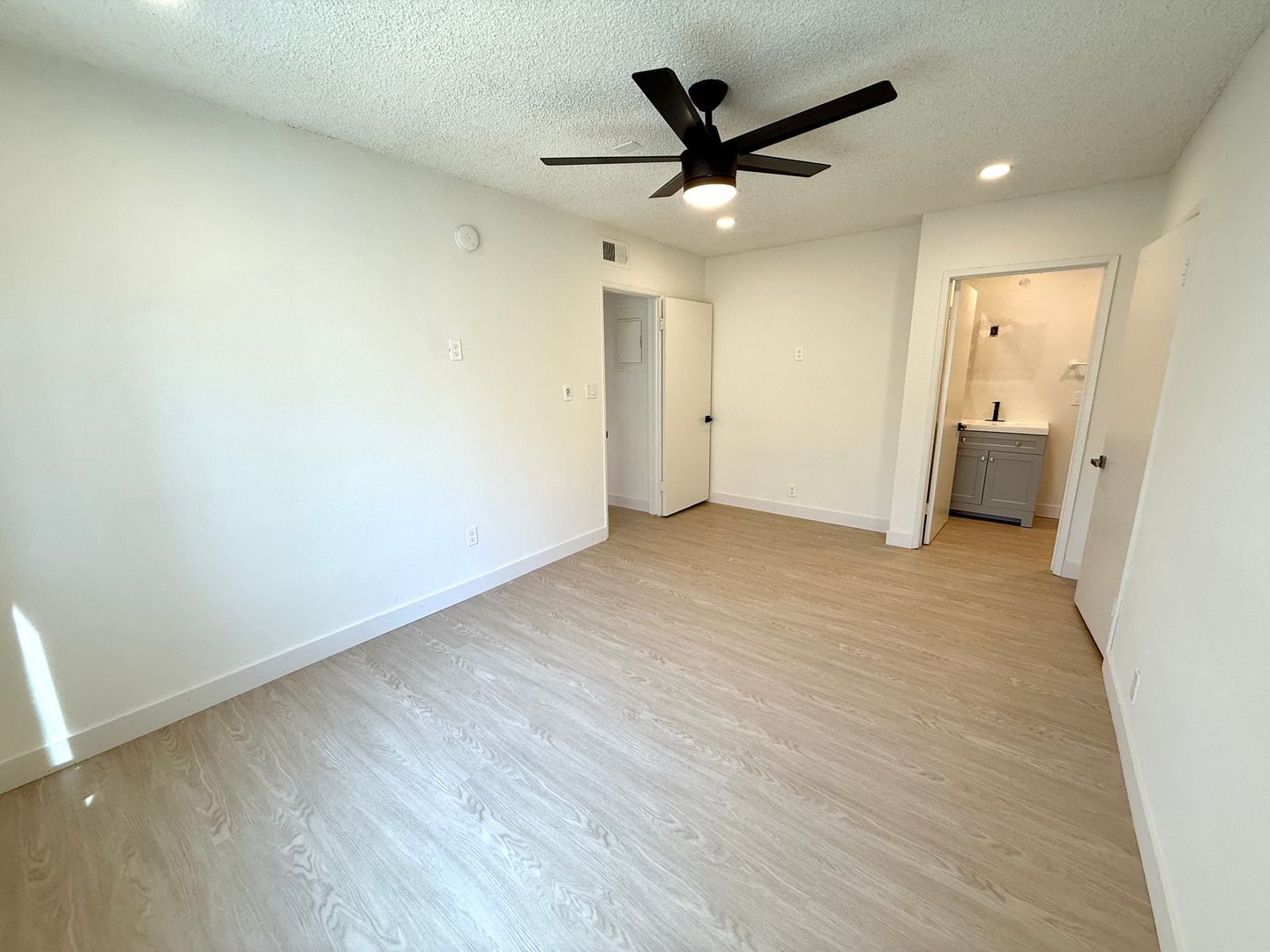 Building Photo - 1444 Centinela Ave