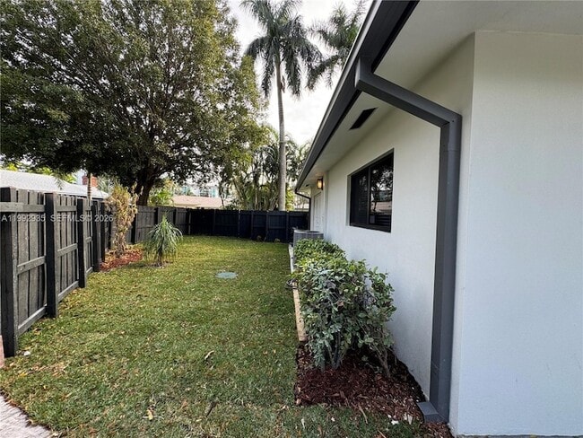 Building Photo - 1341 SW 10th St