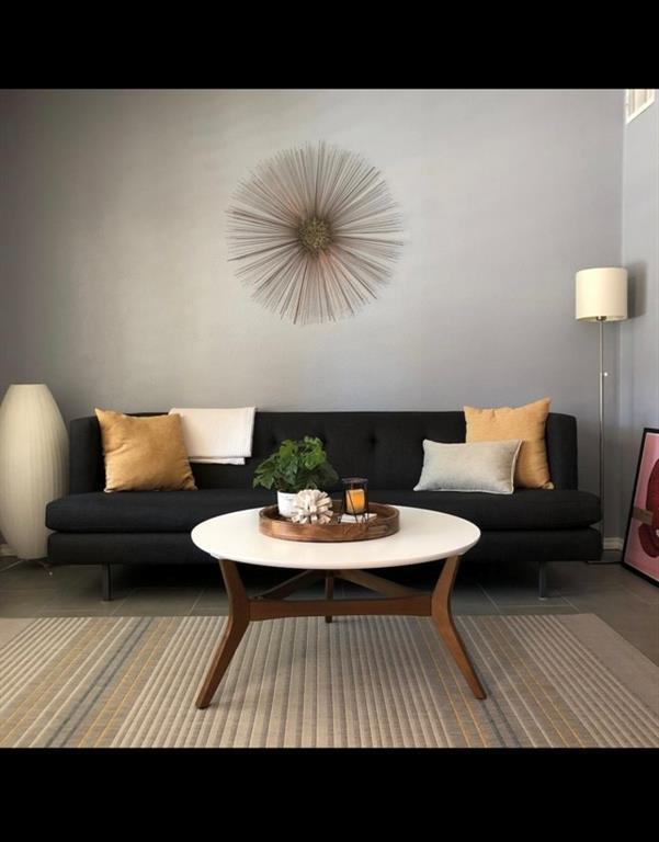 Building Photo - 505 W 7th St